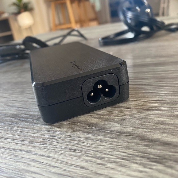 Targus Universal Power Adapter for Laptops - Picture 5 of 8